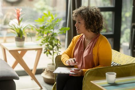 How Does Couples Counseling Work with Insurance: Exploring the Intersection of Mental Health and Financial Coverage