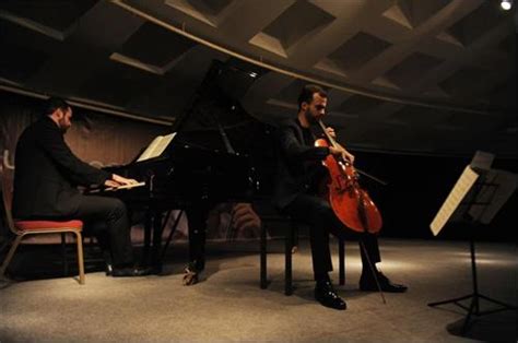 Yalın's Unexpected Duet Stuns Istanbul Audience! A Night of Musical Fusion and Unforgettable Surprises!